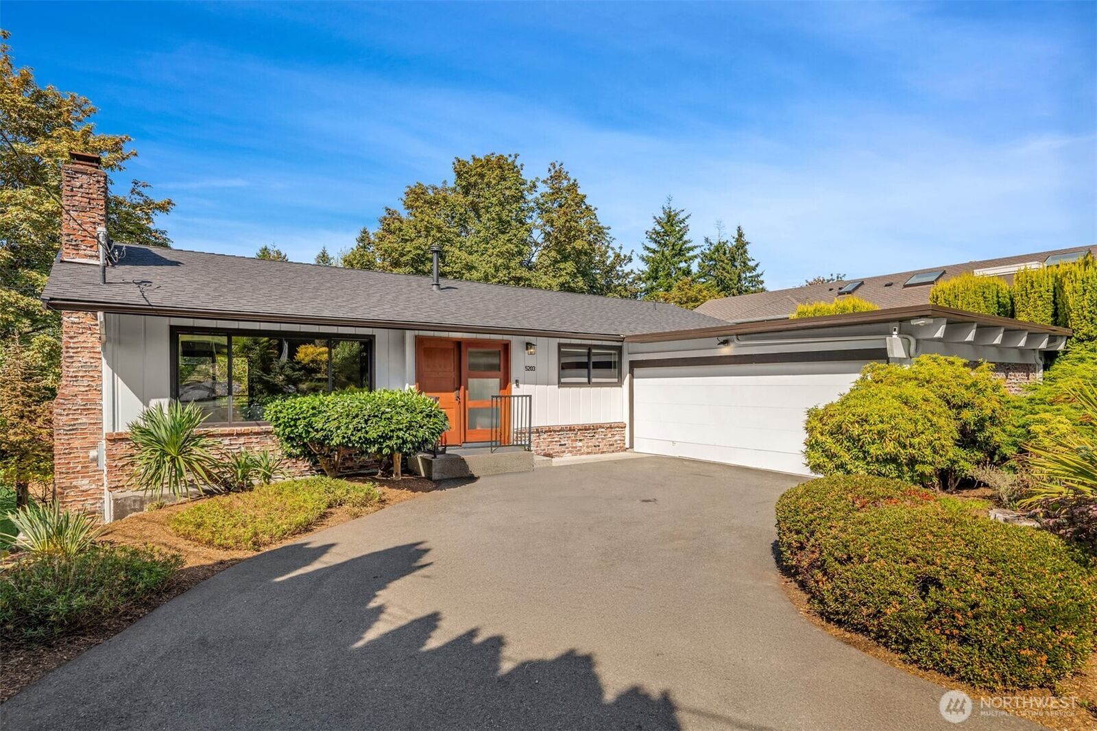 Property Photo:  5203  111th Avenue NE  WA 98033 