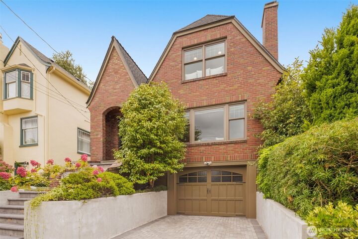 Property Photo:  319  Smith Place  WA 98109 