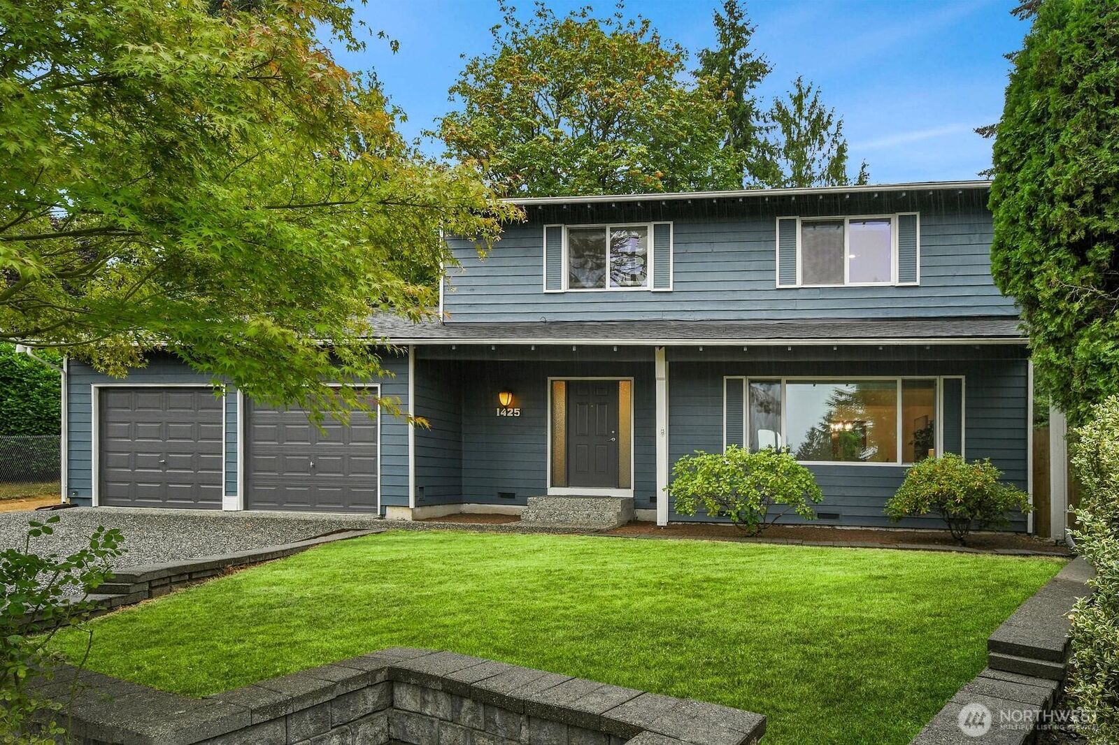 Property Photo:  1425  172nd Place NE  WA 98008 