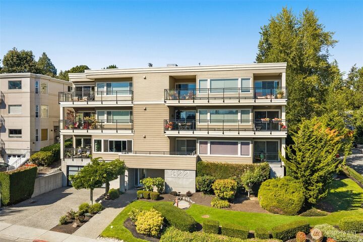 Property Photo: 322 5th Avenue 302 WA 98033