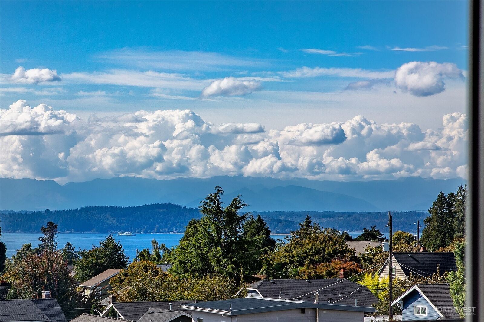 Property Photo:  5953  California Avenue SW 2C  WA 98136 