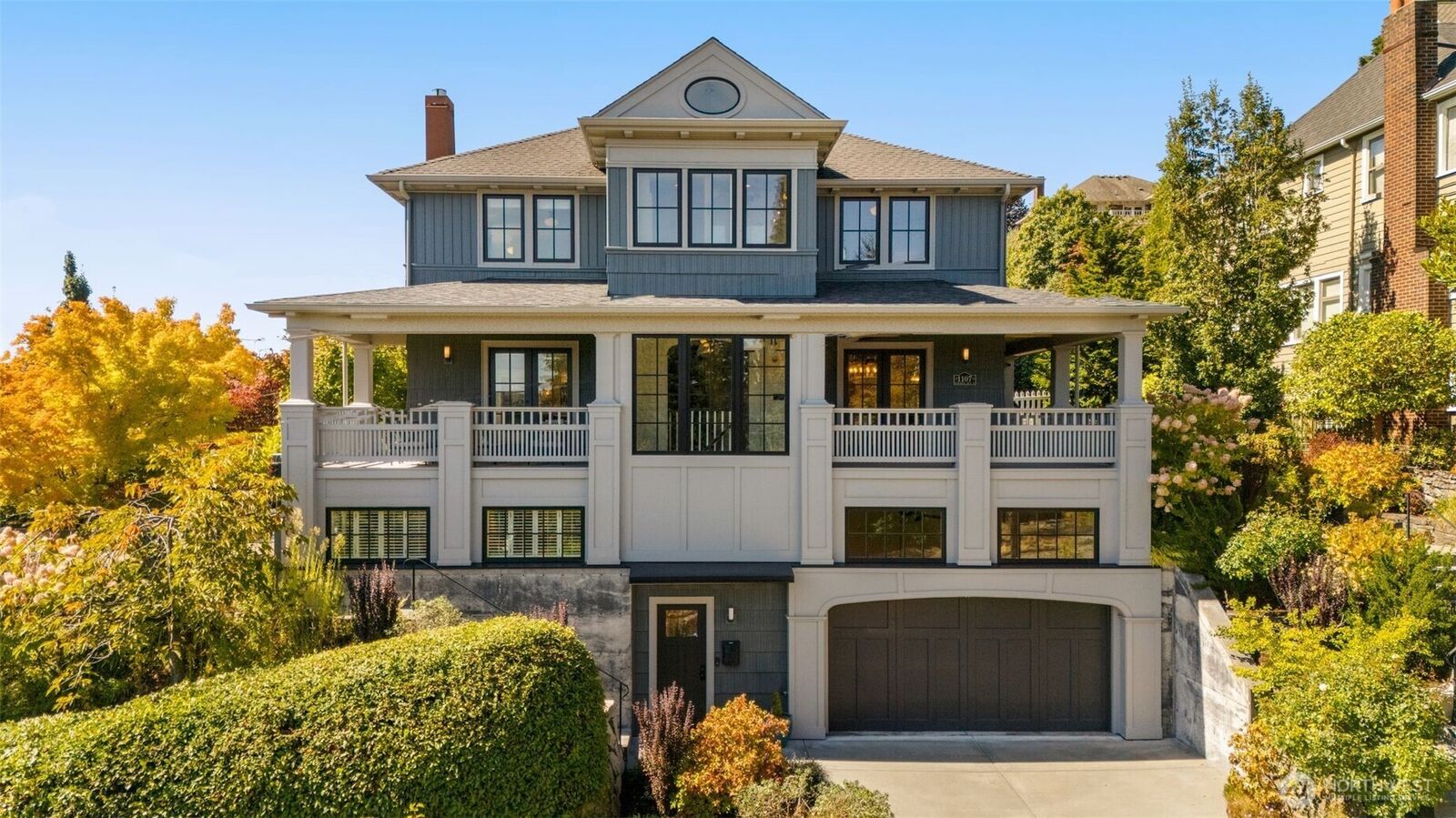 Property Photo: 1107 4th Avenue N WA 98109