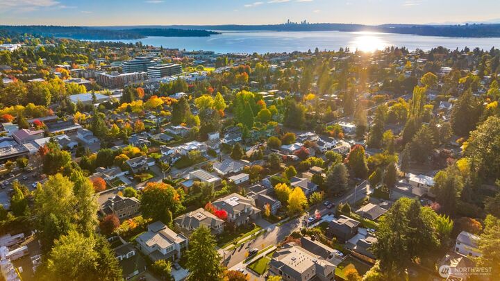 Property Photo:  634 + 636  Eleventh Avenue  WA 98033 