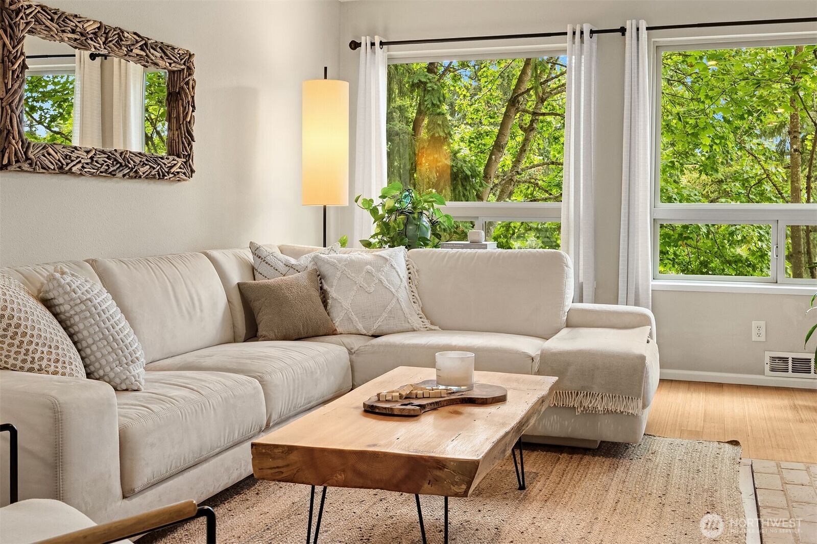 Property Photo:  605  5th Street B 201  WA 98033 