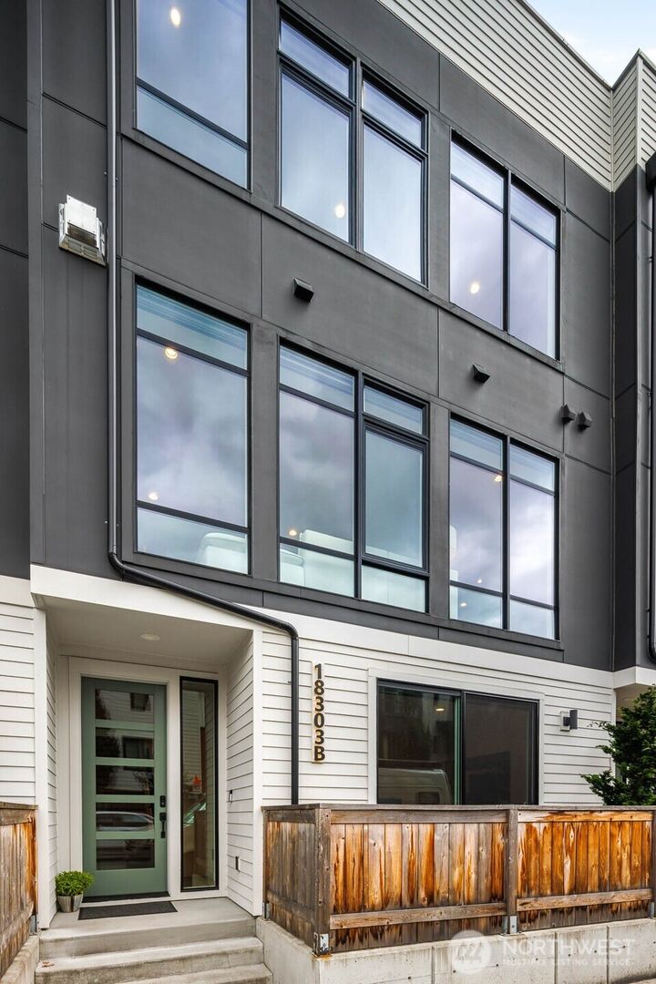 Property Photo:  18303  96th Avenue NE B  WA 98011 