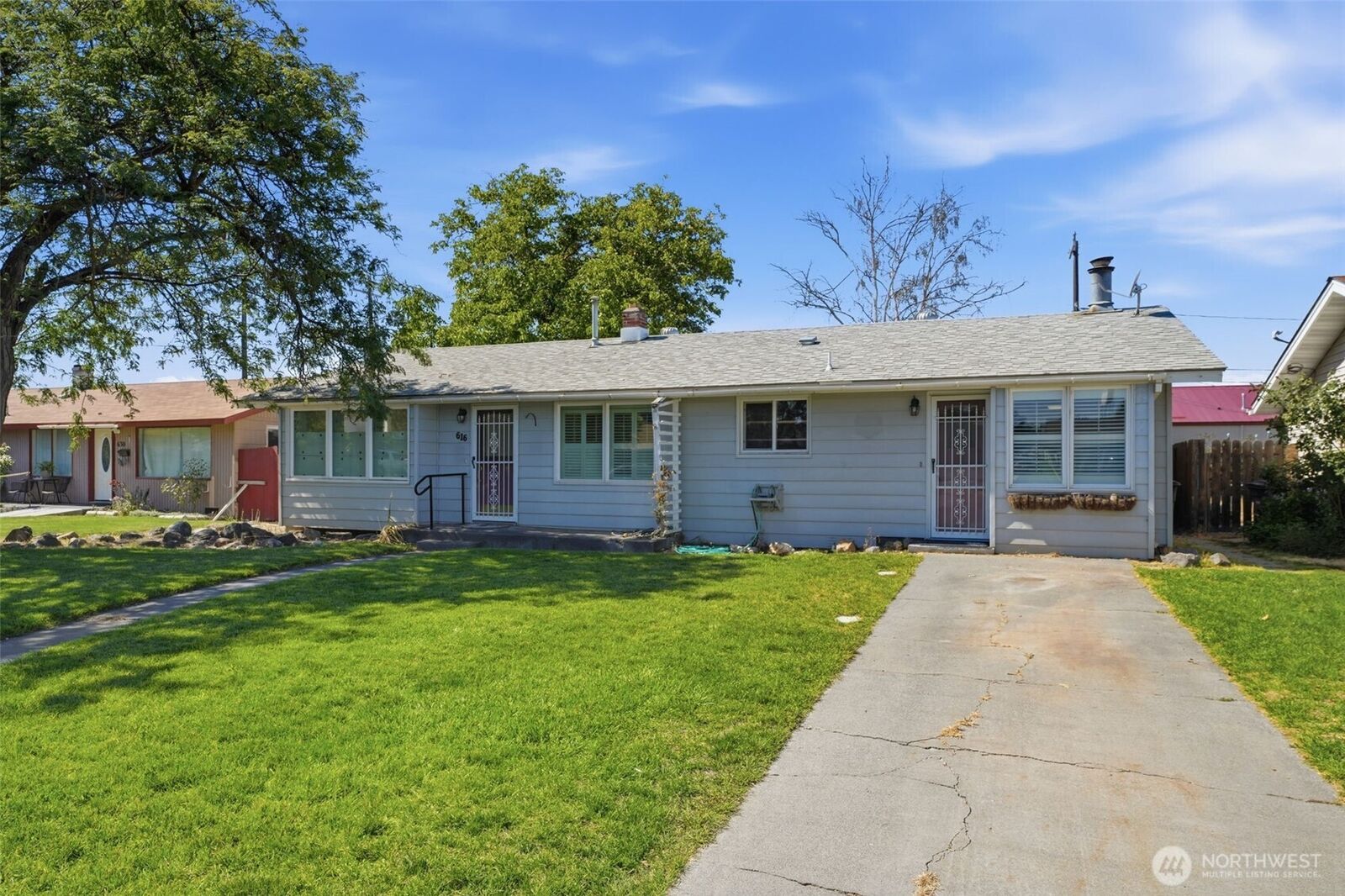 Property Photo: 616 S 2nd Avenue WA 99344
