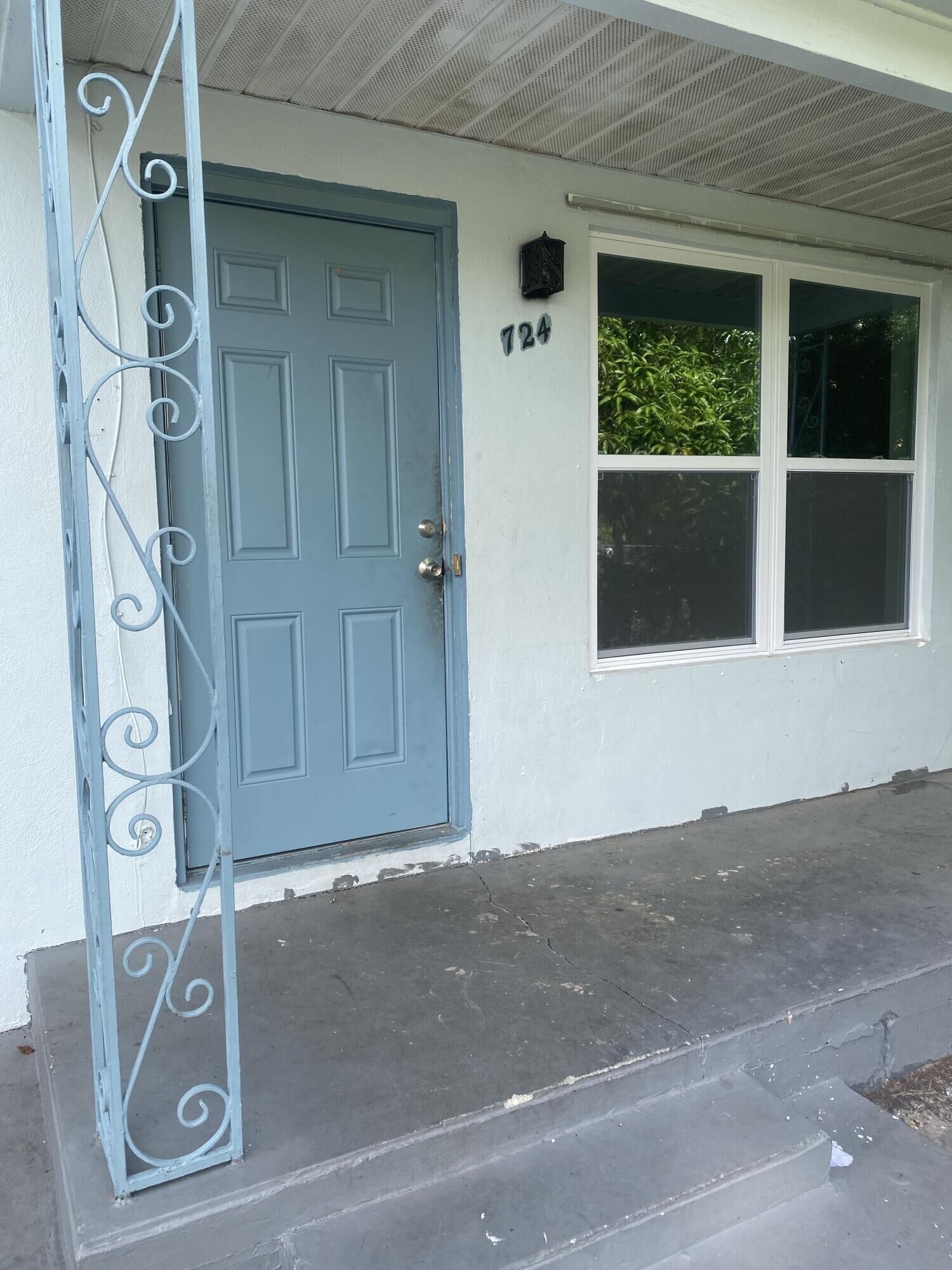 Property Photo: 724 S D Street FL 33460