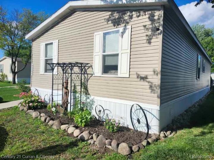 Property Photo: 43104 Riviera Avenue MI 48314