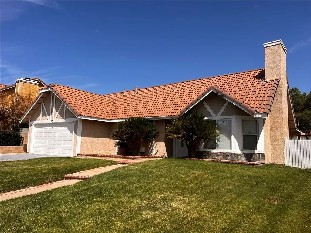 Property Photo:  1825 Gable View Street  CA 93550 