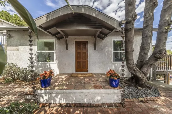 Property Photo:  2738 Medlow Avenue  CA 90065 