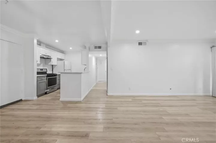 Property Photo:  18620 Hatteras Street 206  CA 91356 