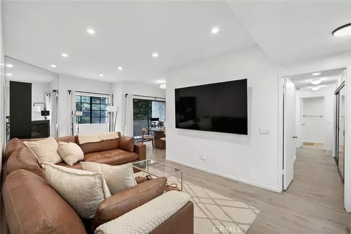 Property Photo:  17914 Magnolia Boulevard 135  CA 91316 