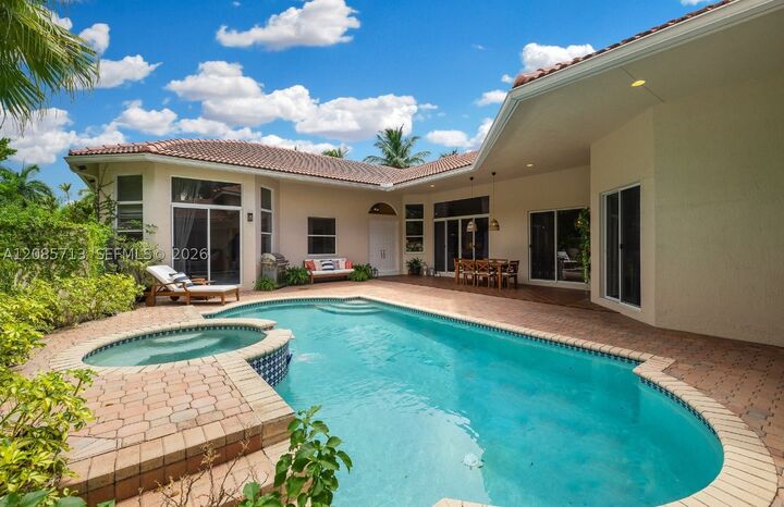 Property Photo: 1604 Victoria Pointe Ln FL 33327