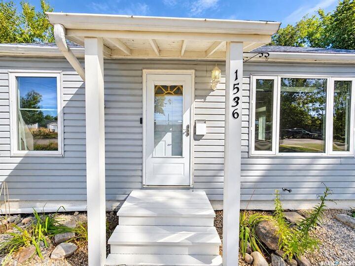 Property Photo:  1536 1st Avenue  SK S7K 1Z3 