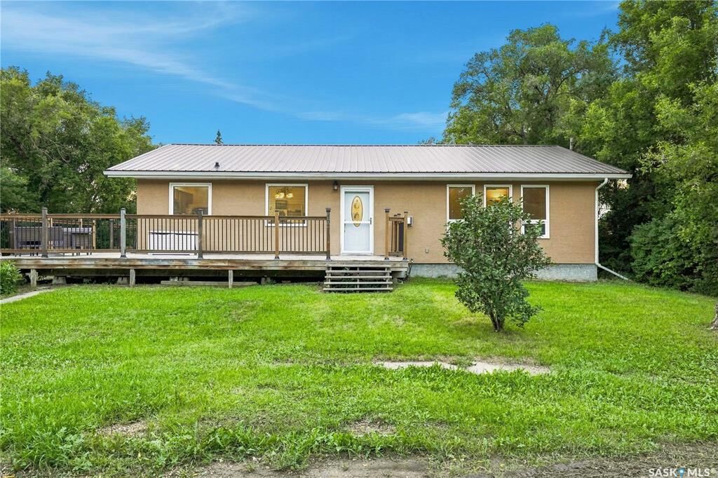 Property Photo:  102 Campkin Street  SK S0G 1V0 