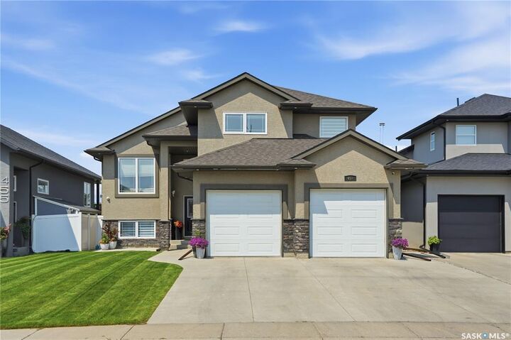 Property Photo:  459 Mahabir Crescent  SK S7W 0J7 