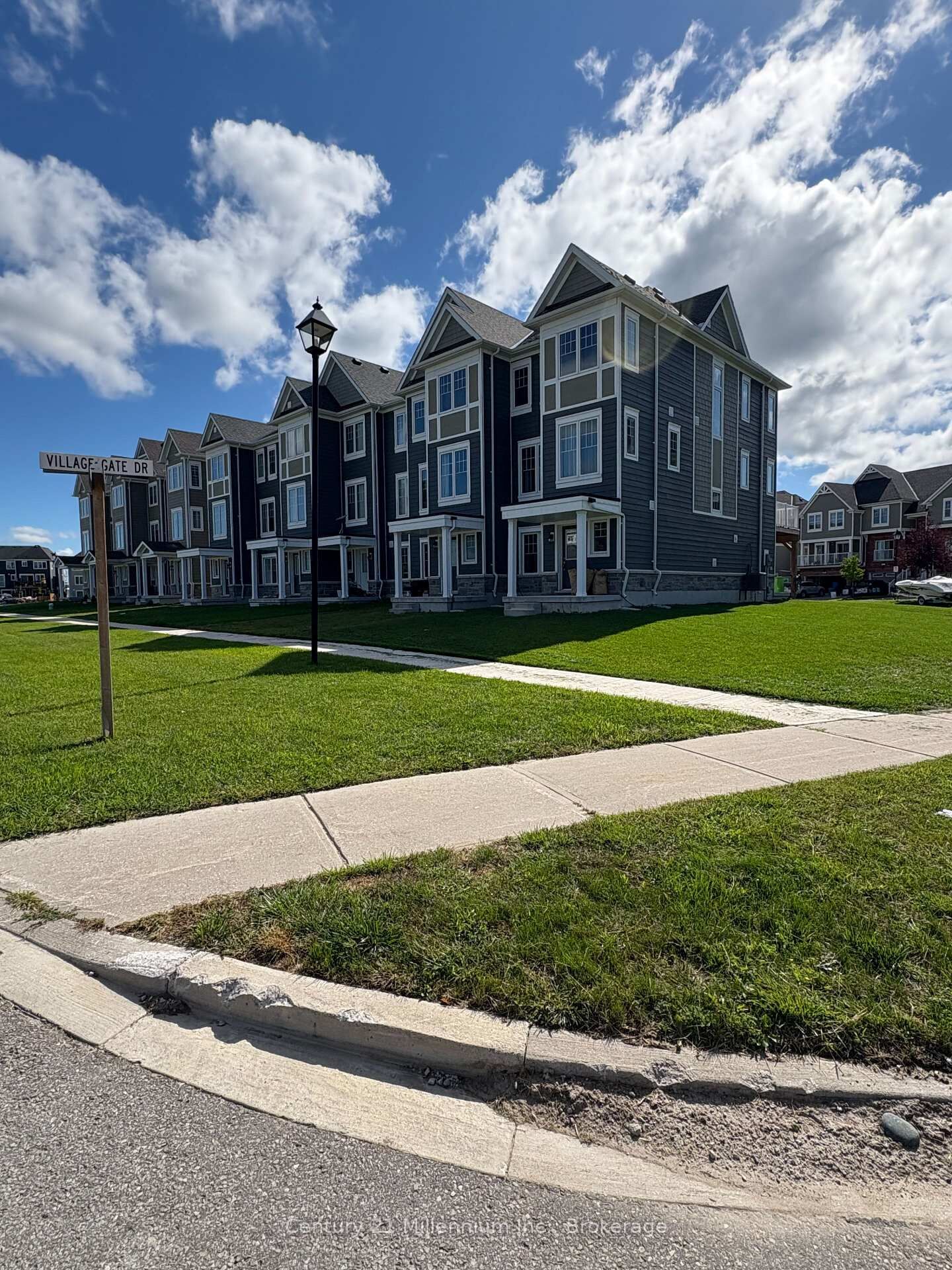 Photo de la propriété: 31 Surf Drive ON L9Z 0G3