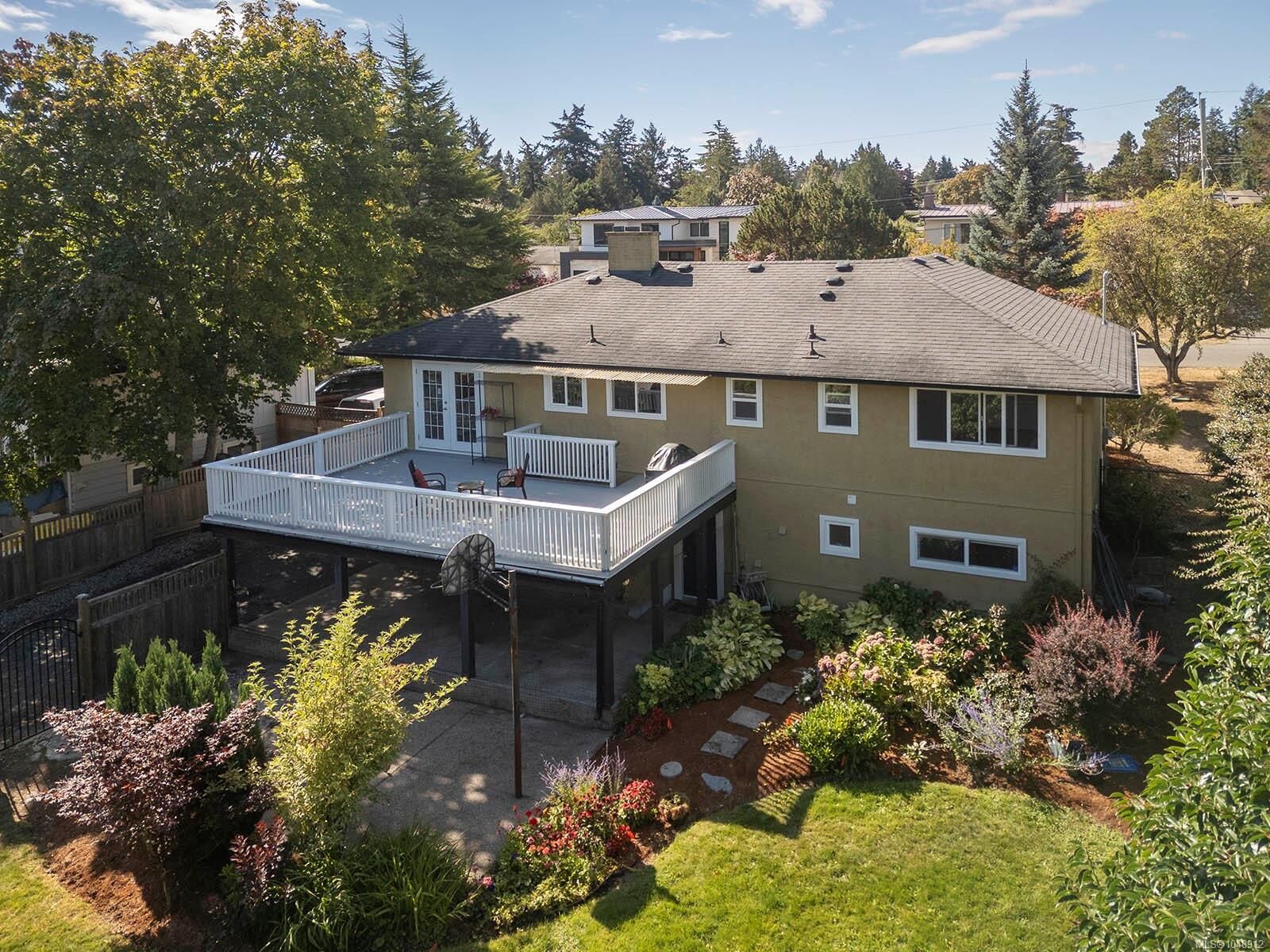 Property Photo: 1924 Casa Marcia Cres BC V8N 2X3