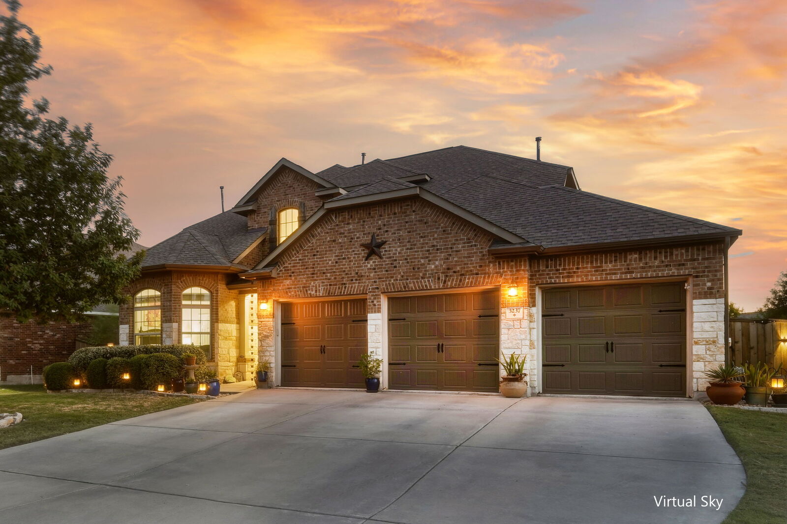 Property Photo:  3237 Hidalgo Loop  TX 78665 