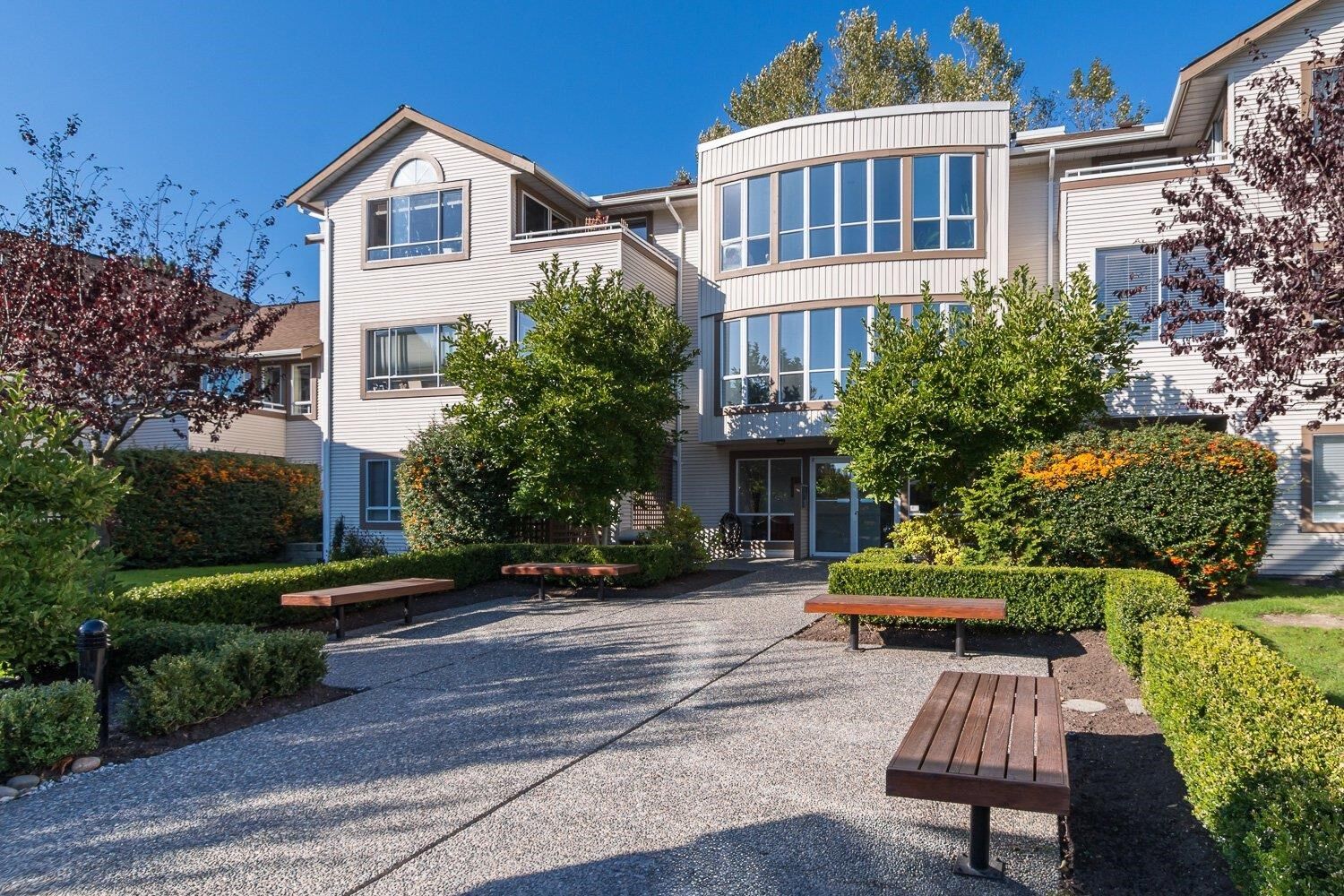 Property Photo:  15991 Thrift Avenue 218  BC V4B 2M9 