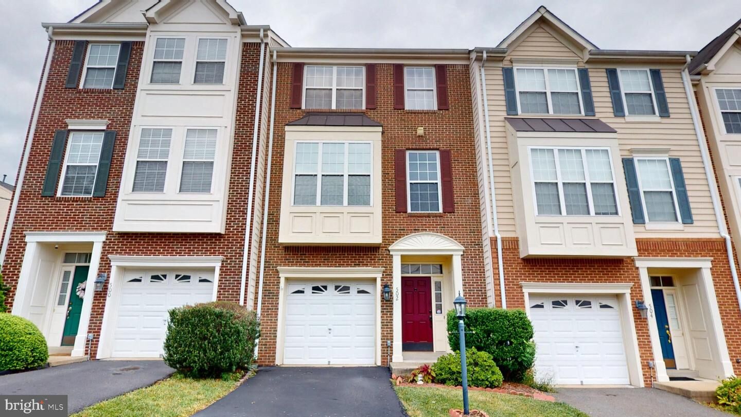 Property Photo: 502 Legrace Terrace NE VA 20176