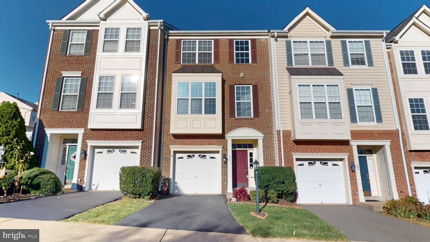 Property Photo: 502 Legrace Terrace NE VA 20176