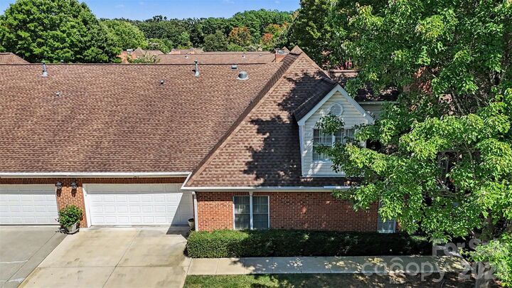 Property Photo:  7418 Hurstbourne Green Drive  NC 28277 