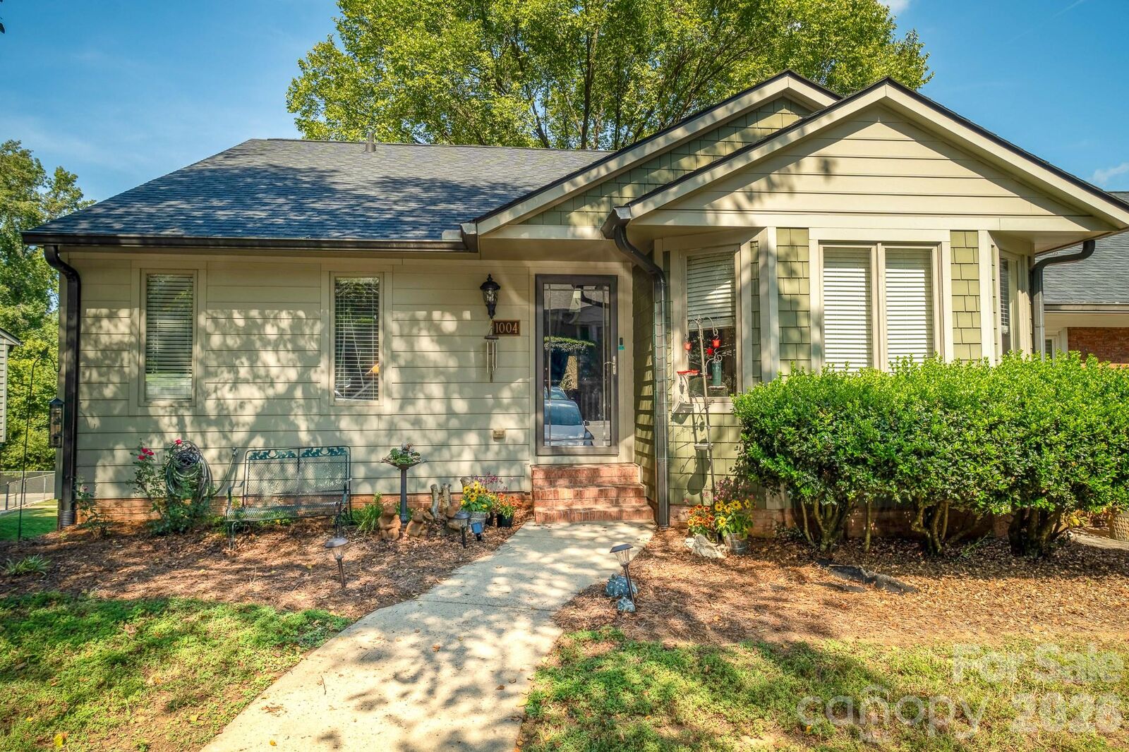 Property Photo:  1004 Kenilworth Court NW  NC 28027 