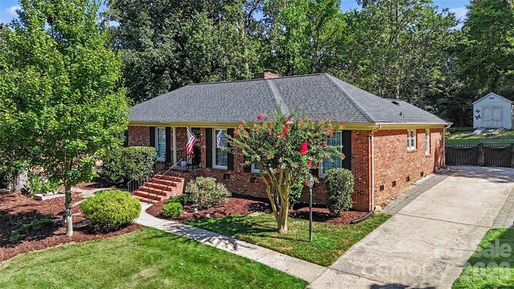 Property Photo: 2610 Tattersall Drive NC 28210