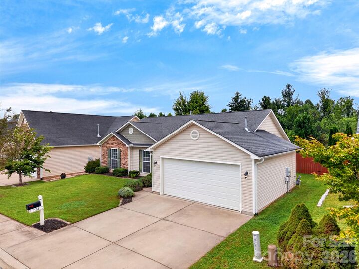 Property Photo:  105 Creekwalk Lane  NC 28792 