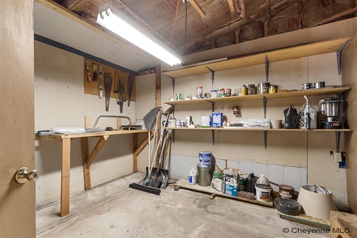 Property Photo: 811 Broken Wheel Ct WY 82007