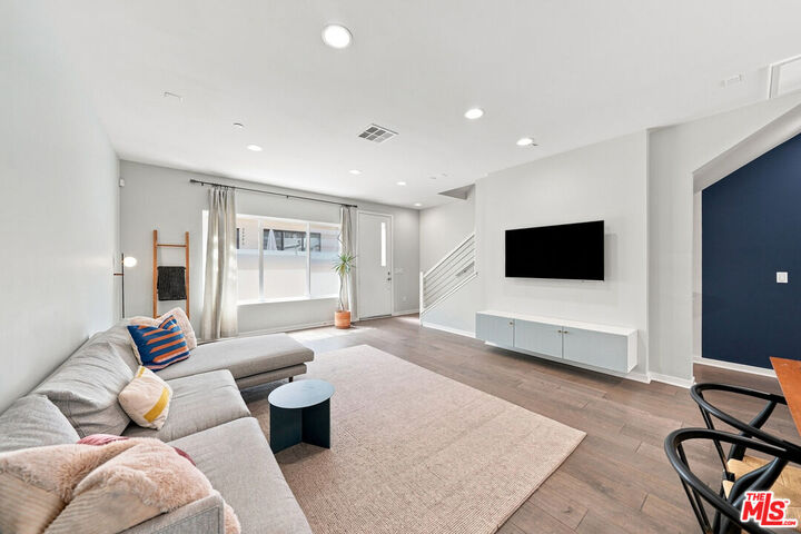 Property Photo:  2928 Rowena Ave, Unit 3  CA 90039 