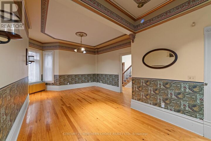 Property Photo:  127 Fifth Avenue South  ON P9N 2A3 