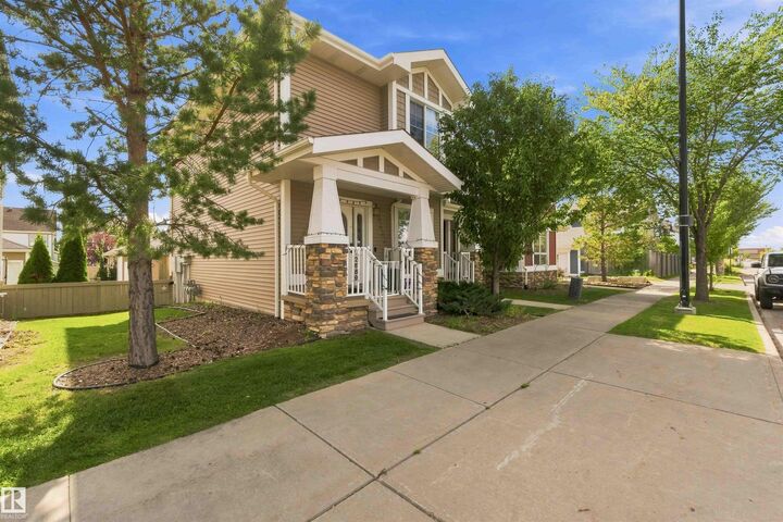 Photo de la propriété:  2689 Sir Arthur Currie Way NW  AB T5E 6S8 