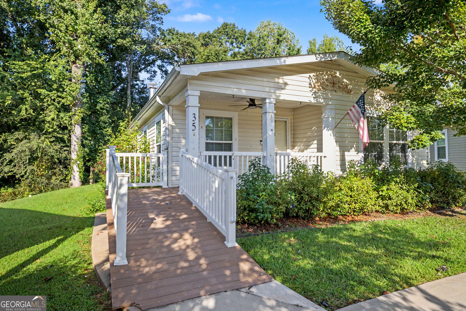 Property Photo: 35 Redwood Circle GA 30263