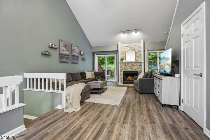 Property Photo:  25 Ridgeview Ter  NJ 07438 