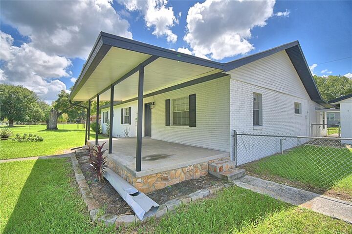 Property Photo:  3225 Oakland Road N  FL 33801 
