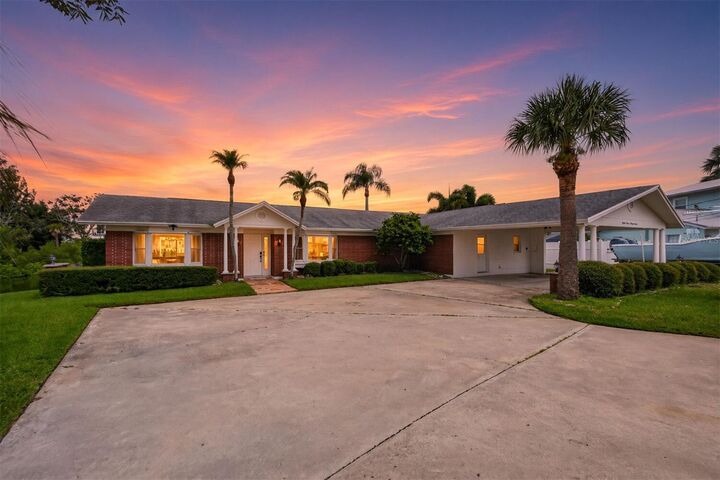 Property Photo:  8727 Bay Crest Lane  FL 33615 