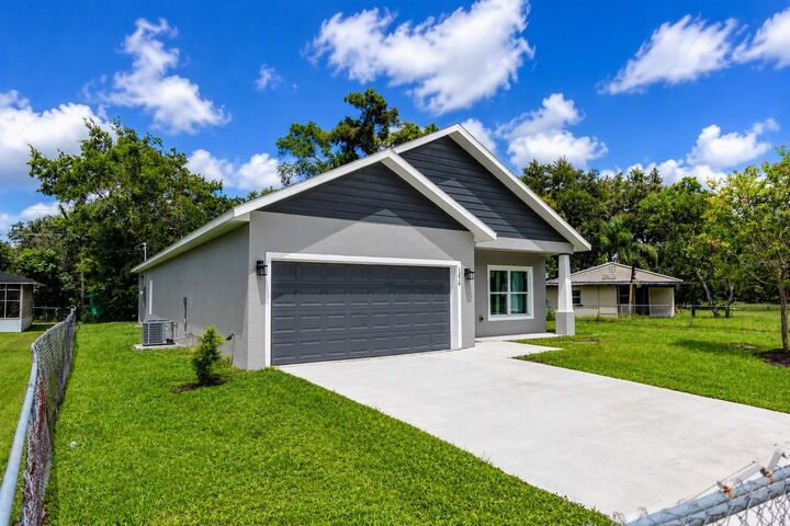 Property Photo:  1214 Crescent Street  FL 32771 