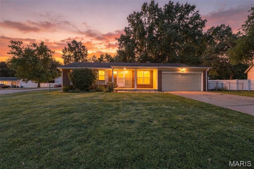 Property Photo:  1427 Twin Trails Drive  MO 63026 