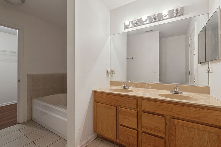 Property Photo:  