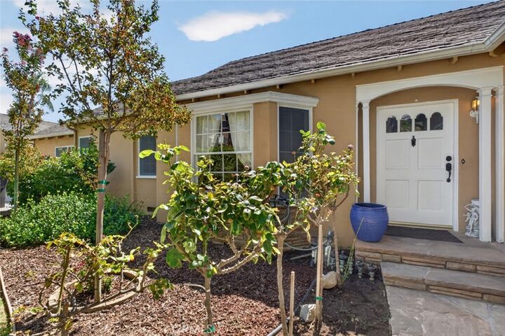 Property Photo:  900 E Mountain  CA 91207 