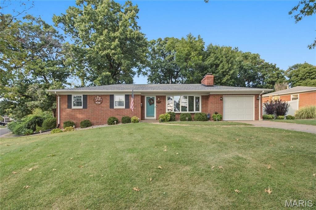Property Photo: 917 Clearview Drive IL 62223