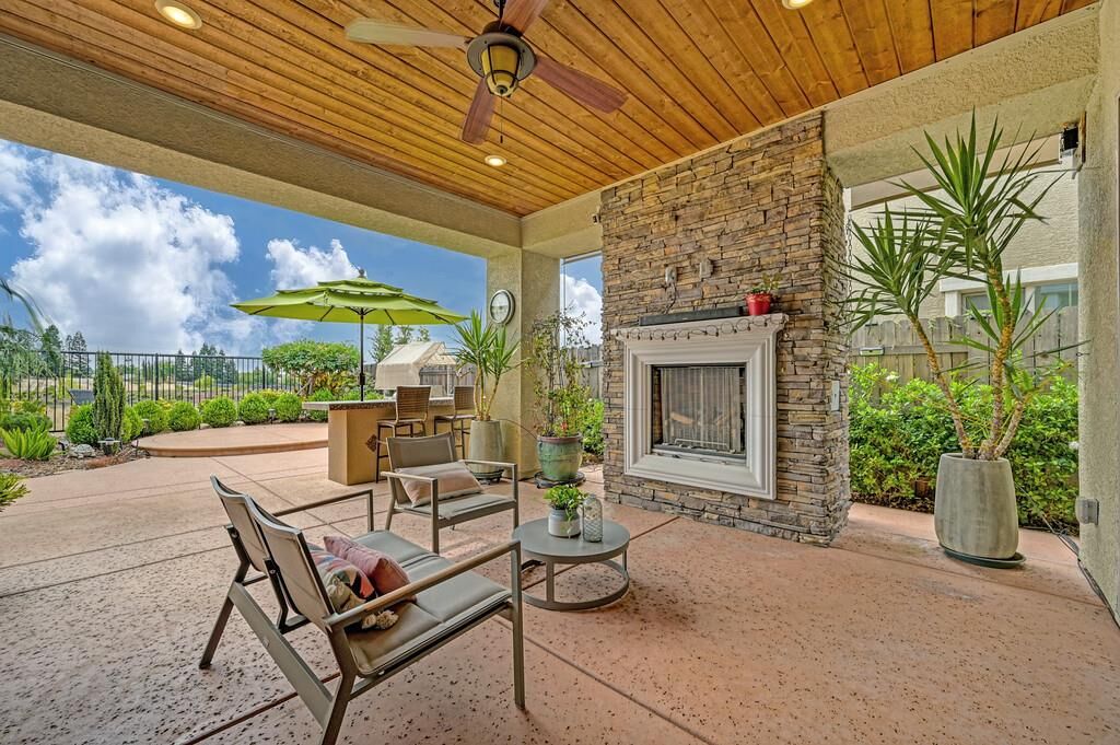 Property Photo: 968 Dusty Stone Loop CA 95765