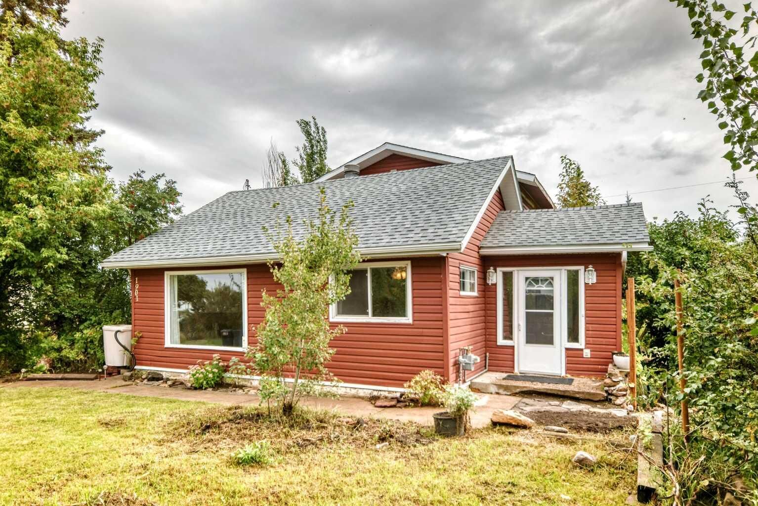 Property Photo:  1901 22 Avenue  AB T0M 0V0 