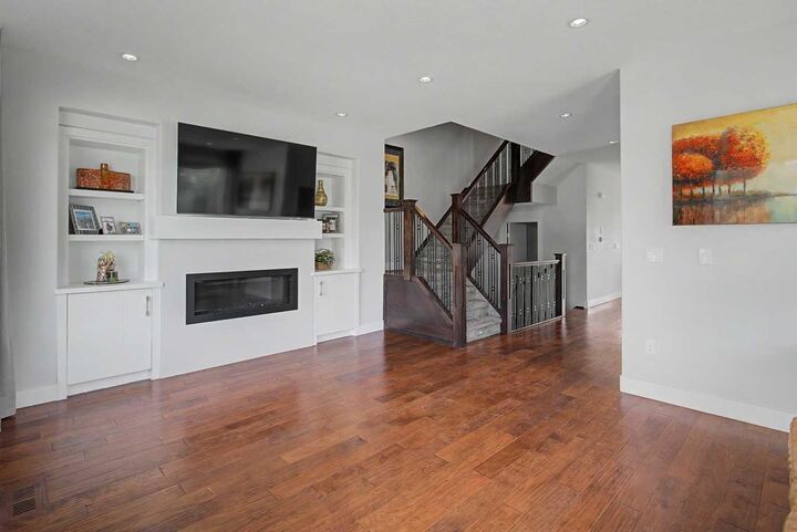 Property Photo: 4640 15 Avenue NW AB T3B 0L7