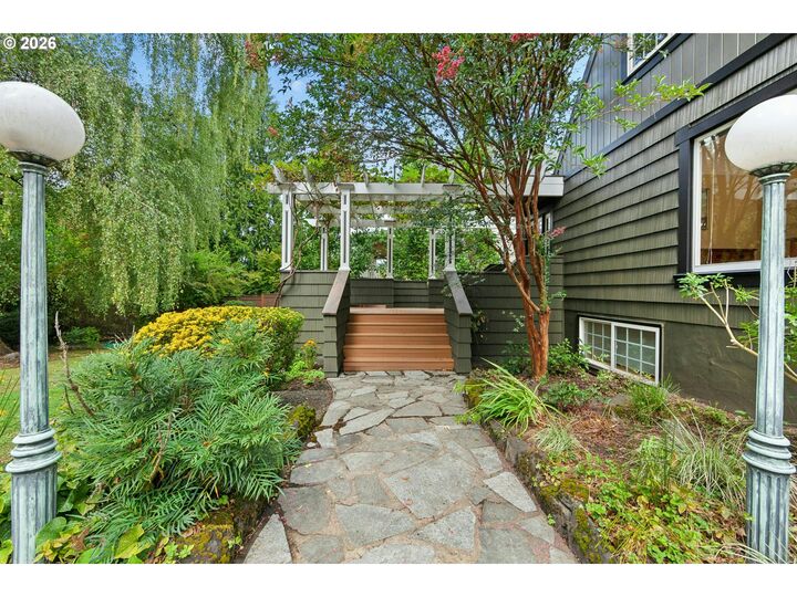 Property Photo:  5616 SW 42nd Ave  OR 97221 