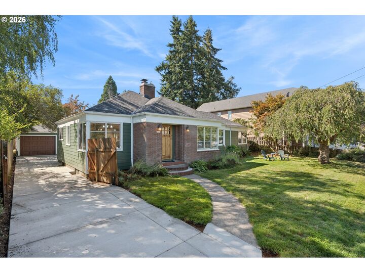 Property Photo:  7920 SE Hawthorne Blvd  OR 97215 