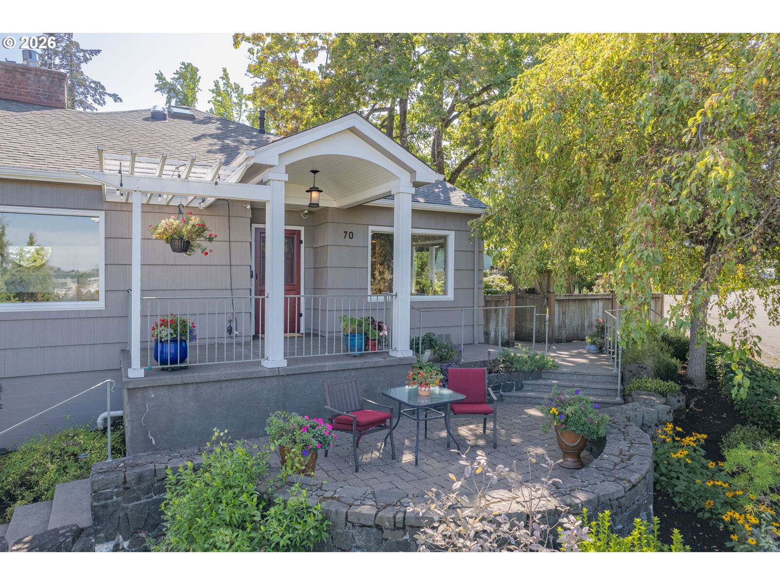 Property Photo: 70 Grand View Dr OR 97405