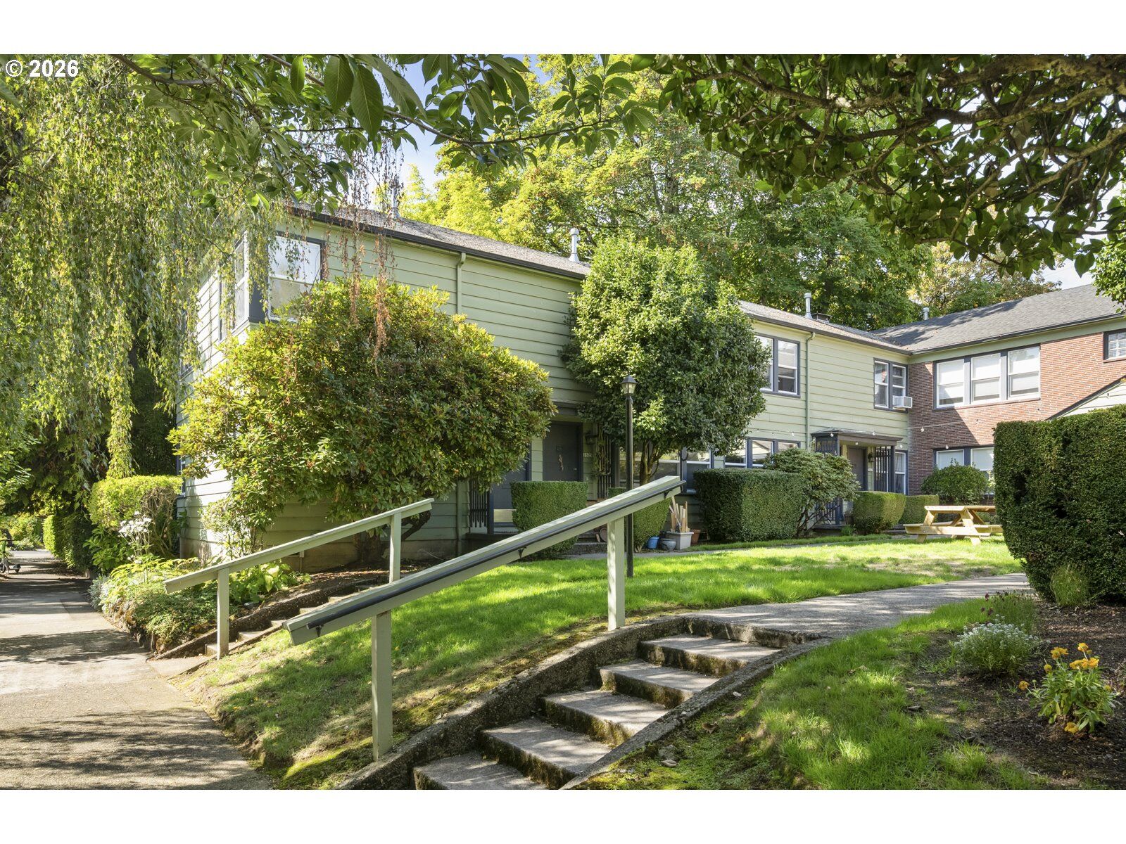 Property Photo: 1621 SE Washington St OR 97214